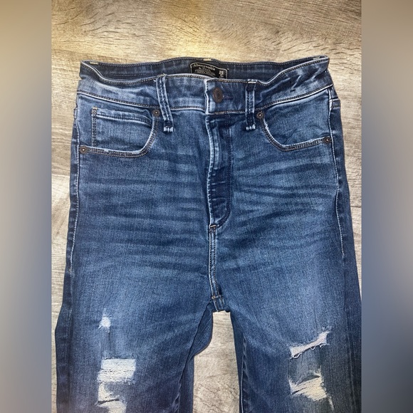 A&F Simone High Rise Super Skinny Distressed Mid wash Size 0/25 - Picture 3 of 8